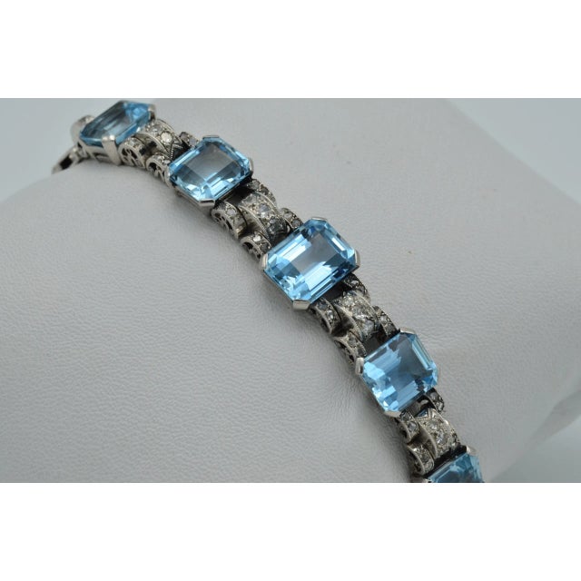 1920s The Bianca: Phenomenal Antique Santa Maria Aquamarine Bracelet in Platinum For Sale - Image 9 of 10