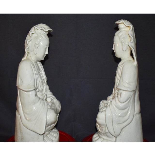 Pair Antique Chinese Blanc De Chine Porcelain Guanyin Statues Dehua Figures For Sale - Image 15 of 18
