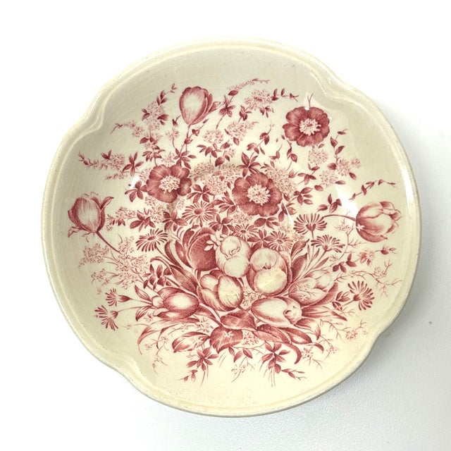 Classical Style Mixed Red & White Wall Plate Curation - Group of 5 For Sale - Image 11 of 12