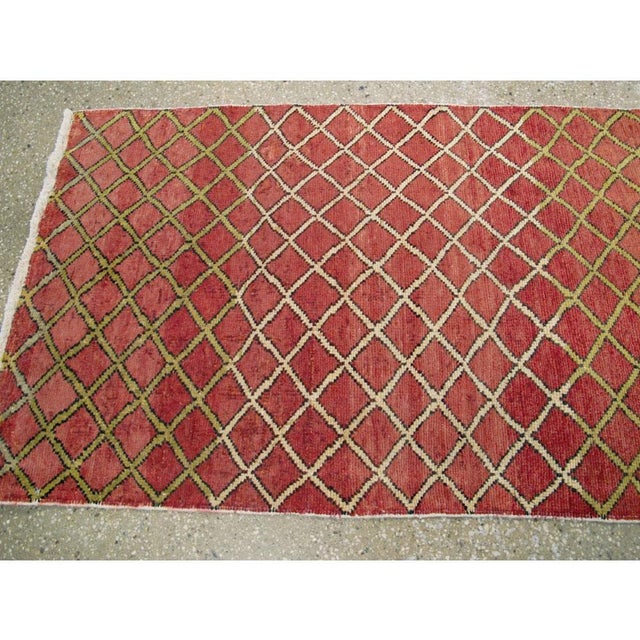 Galerie Shabab Collection Mid-20th Century Turkish Anatolian Rug For Sale In New York - Image 6 of 9