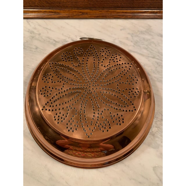 Here we have a lovely copper sieve or colander. I find no maker's mark. This large vintage strainer is non-magnetic....