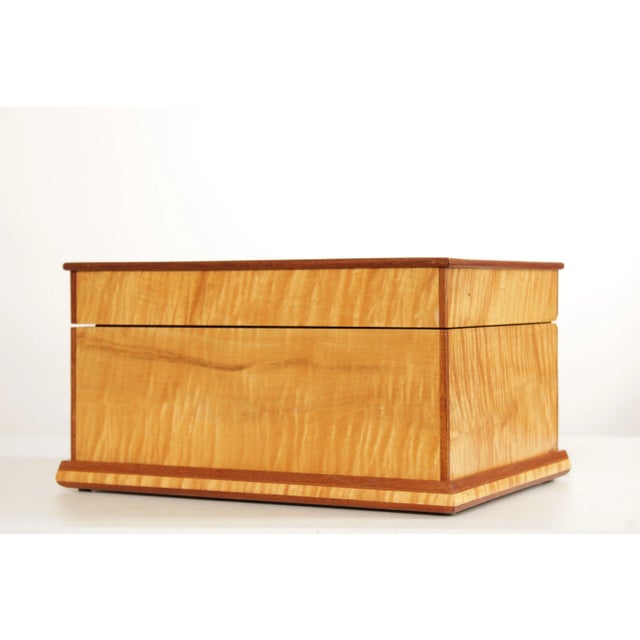 Traditional Late 20th Century Handcrafted Inlaid Tiger Maple Cigar Box Humidor For Sale - Image 3 of 12