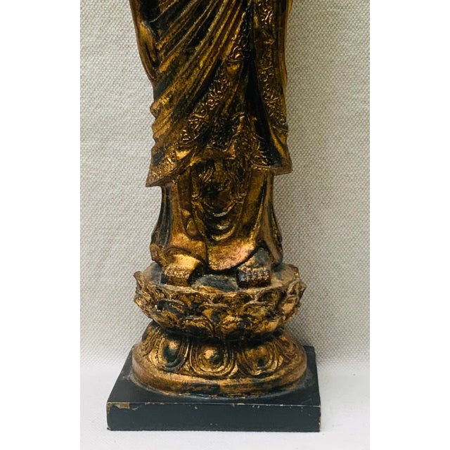1950s 1950s Chinese Buddha Gilded Ceramic Quan Yin Figure on Base For Sale - Image 5 of 18