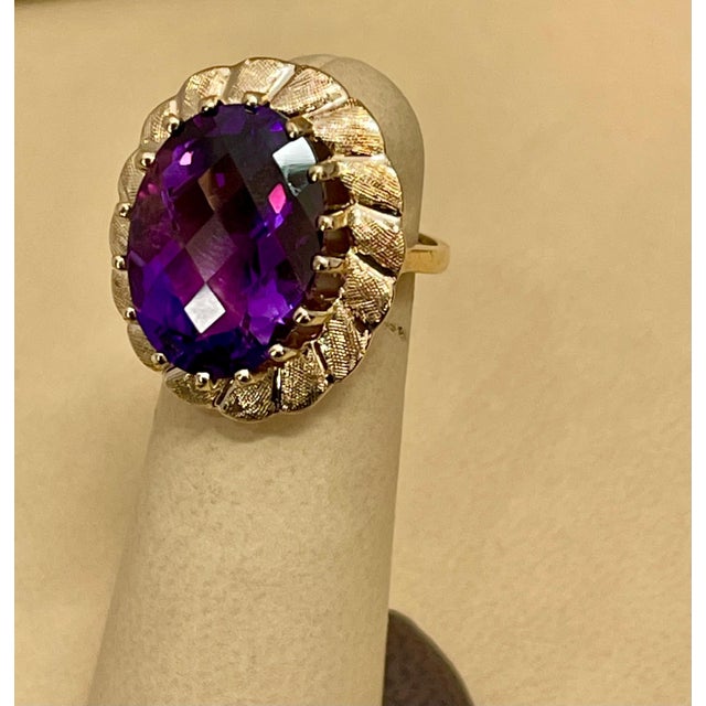 Contemporary 10 Carat Checker Board Amethyst Cocktail Ring in 14 Karat Yellow Gold For Sale - Image 3 of 18