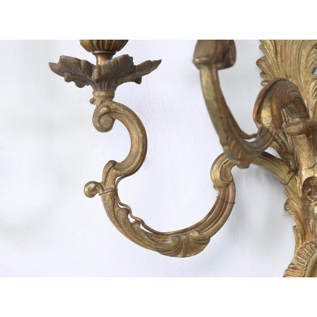1920s French Wall Sconces in Rococo or Louis XV Style in Solid Brass With Old Gilding For Sale - Image 5 of 11