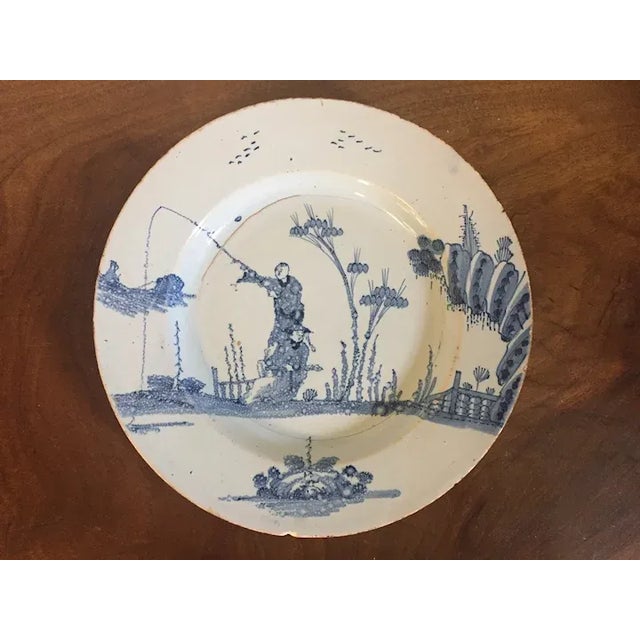 Antique 18th Century English London Delft Blue & White Faience Platter in the Chinese Kangxi Taste For Sale - Image 4 of 11