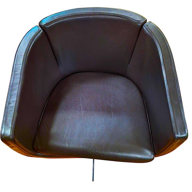 Ebony Set of Four B & B Italia 21st-Century “Tulip Sixty” Swivel Armchairs in Leather and Chrome For Sale - Image 8 of 17