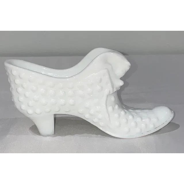 She's not rare, but would be a great starter piece for the beginner milk glass collector! Made by Fenton in the 1950's,...