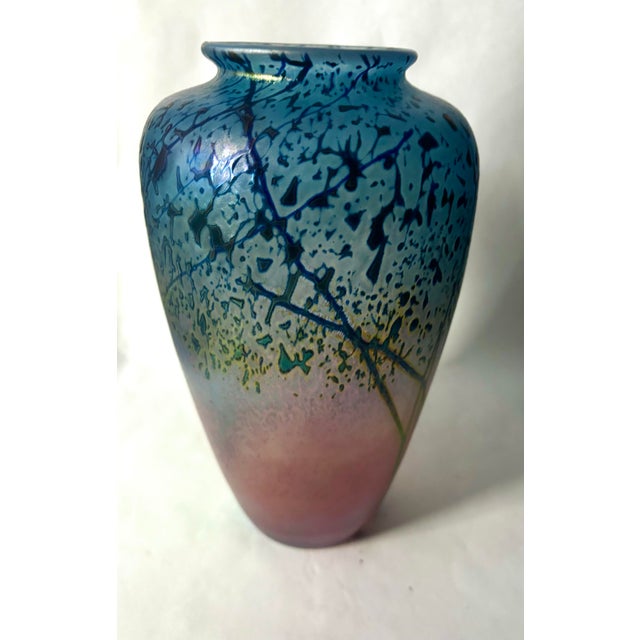 Mauve 1990s Peet Robison Signed Iridescent Sunset Landscape Art Glass Vase For Sale - Image 8 of 8
