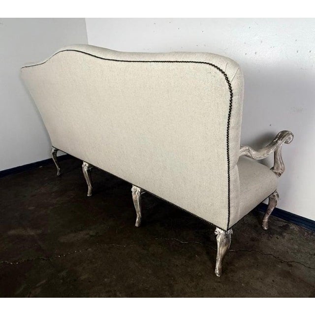 19th Century French Louis XV Style Painted Settee With New Linen Upholstery For Sale - Image 5 of 14