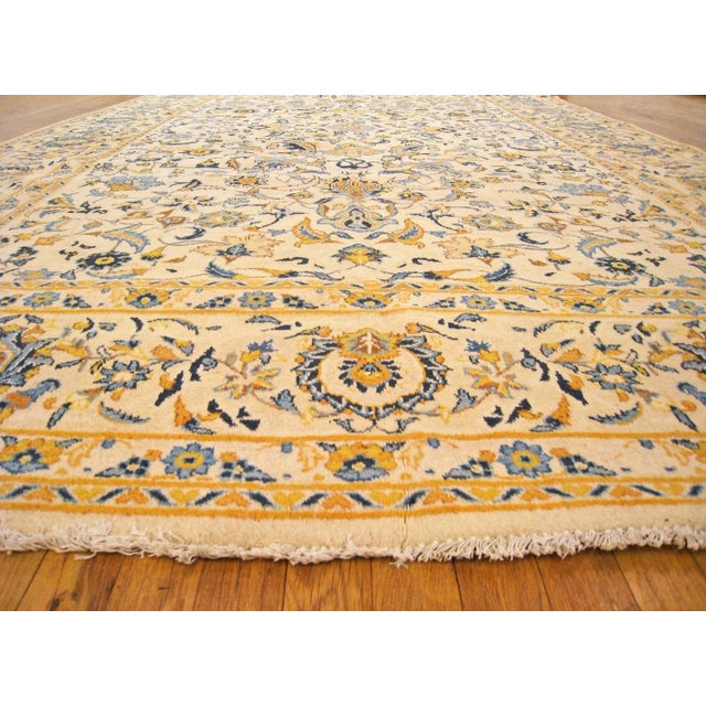 Ivory 1950 Vintage Persian Kashan Oriental Carpet, in Room size, with Floral Elements For Sale - Image 8 of 9