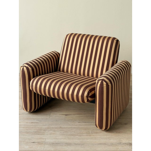 Lounge chair designed by Ray Wilkes for Herman Miller as part of the Modular Sofa Group, introduced in 1976 and commonly...