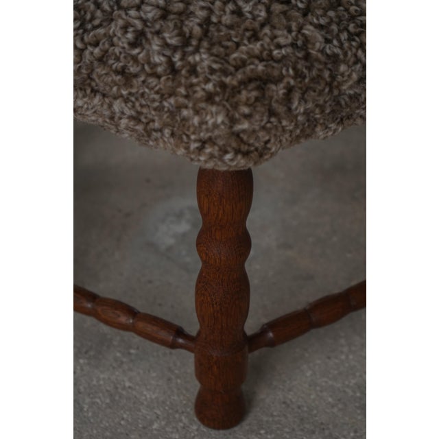 Mid-Century Modern Hexagon Oak Stool with Lambswool Seat and Bobbin Legs, 1950s For Sale - Image 15 of 17