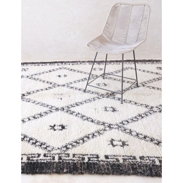 1980s Vintage 1980s Moroccan Beni Ourain Rug - 9.6 X 6.4 Ft For Sale - Image 5 of 7