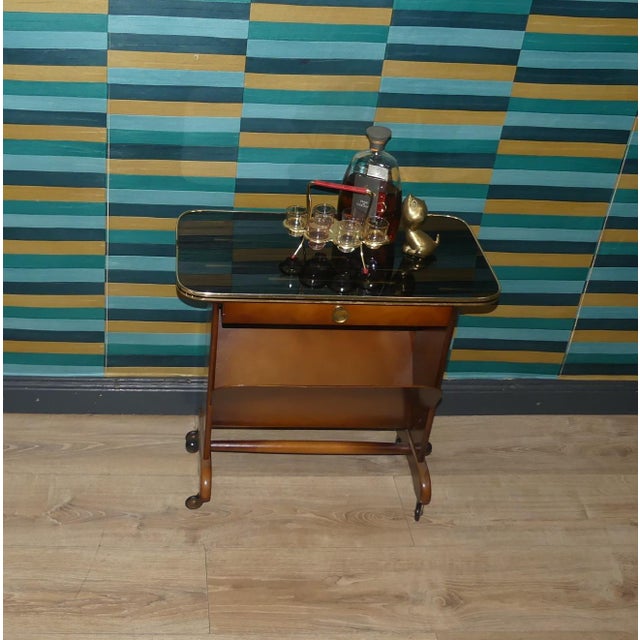 Great side table! Practical small piece of furniture Elegant magazine table with a sophisticated look! Ideal as a side...