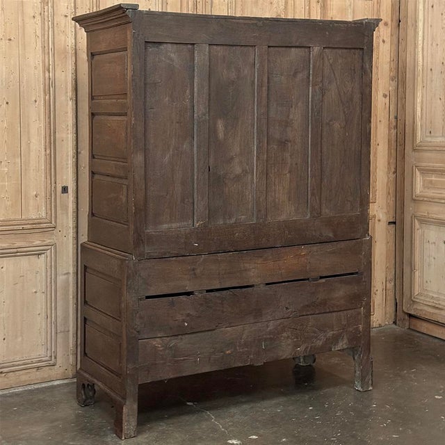 18th Century Georgian Period English Oak Linen Press For Sale - Image 18 of 18