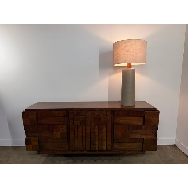 Mid 20th Century Monumental Marshall Studios Martz Signed Ceramic Table Lamp With Original Walnut Finial For Sale - Image 17 of 18