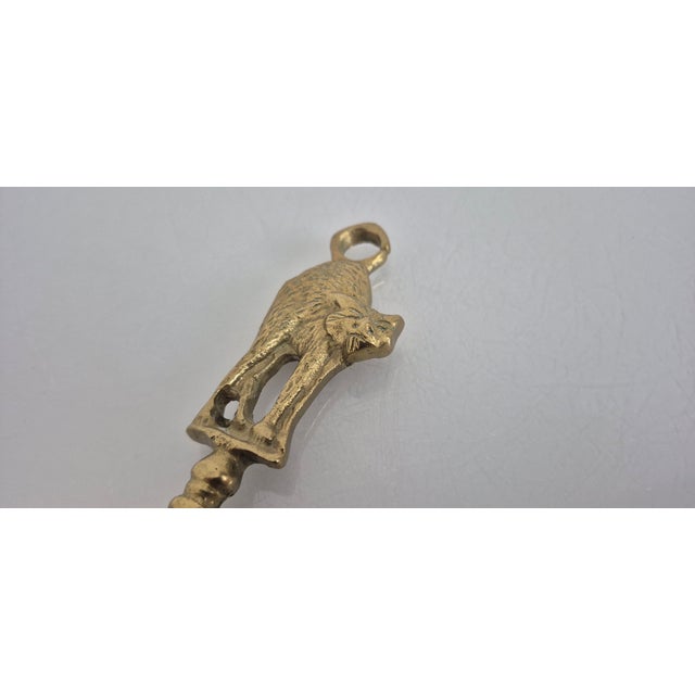 Brutalist shoehorn with a cat-shaped handle from the 1960s.