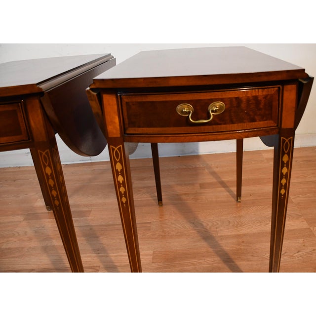 English 1970 Hickory Furniture English Sheraton Mahogany Inlaid Pembroke Side End Tables For Sale - Image 3 of 16