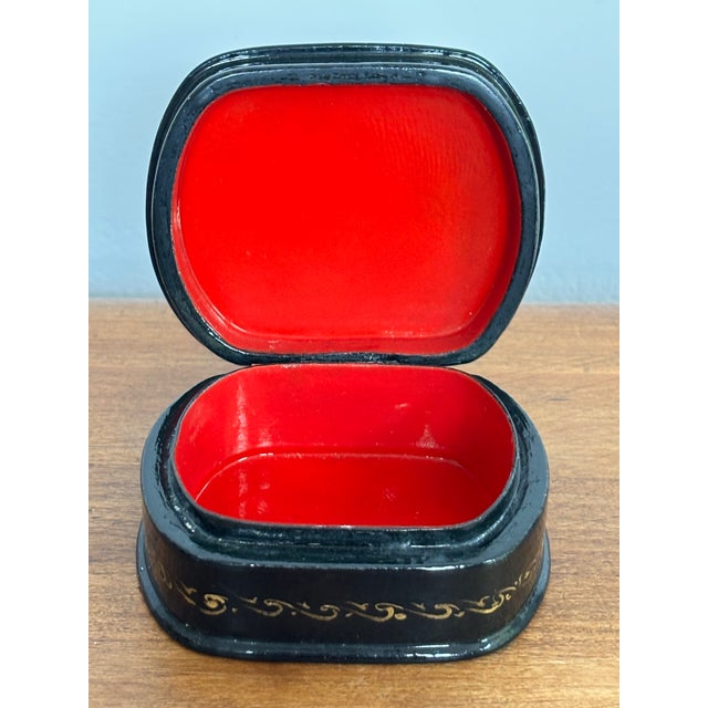 1980s 1980s Hand Painted Paper Mache Trinket Box For Sale - Image 5 of 8
