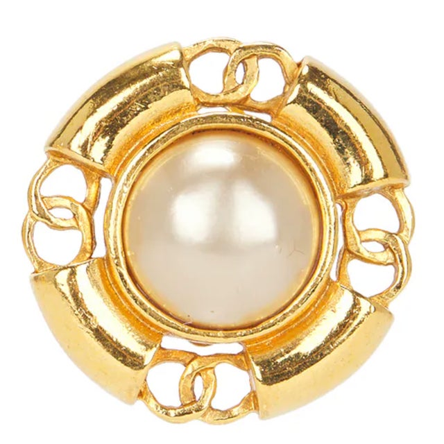 A stunning pair of vintage chanel clip-on earrings, crafted in france between 1984 and 1992. Featuring the iconic cc logo...