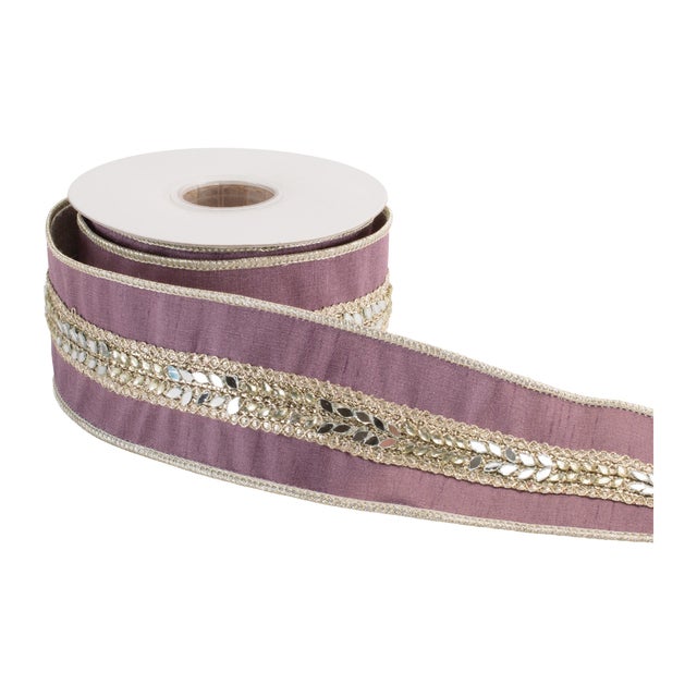 Add refined elegance to your décor with this beautifully detailed wired ribbon featuring a metallic leaf embellishment...