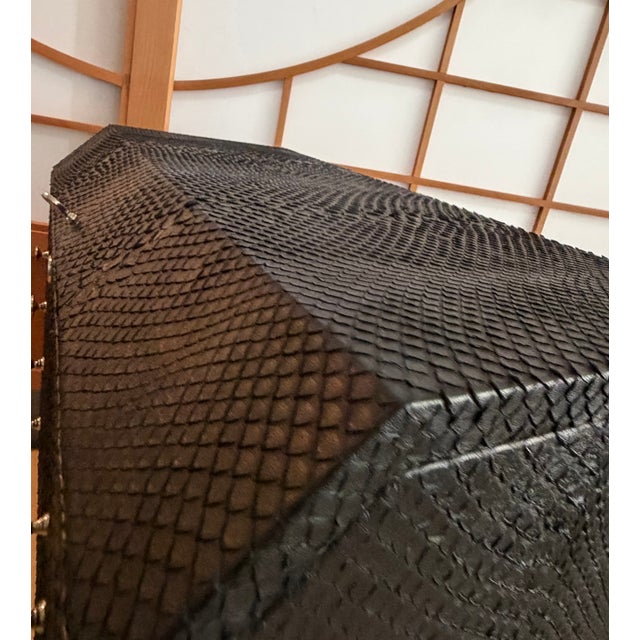 2020s Elisabeth Weinstock Large Black Bespoke Snakeskin 4-Drawer Luxury Jewelry Chest / Case - Rare For Sale - Image 5 of 16