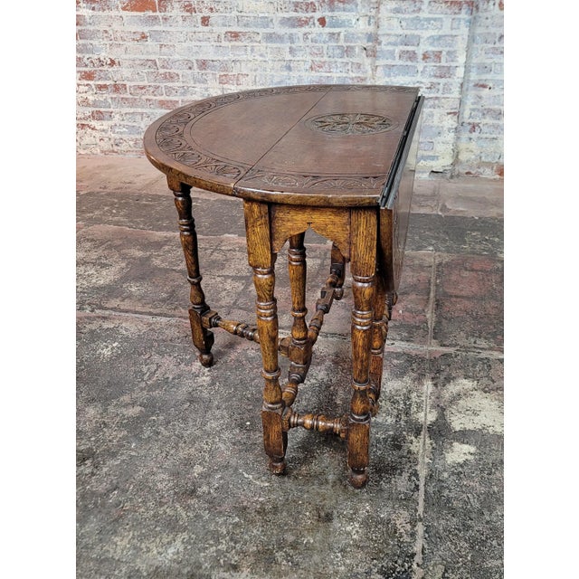 19th Century English Drop Leaf Oak Round Gateleg Table For Sale In Los Angeles - Image 6 of 10