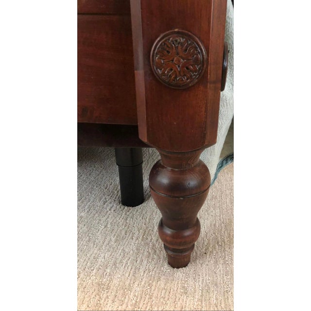 Ethan Allen British Classics Queen Montego Bed in Cinnabar Finish For Sale In Austin - Image 6 of 9