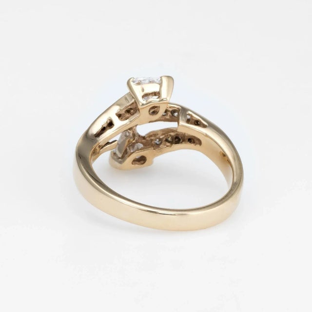 Mid 20th Century Vintage Diamond Bypass Ring Hearts 14 Karat Yellow Gold Estate Fine Jewellery size 5.5 For Sale - Image 5 of 7