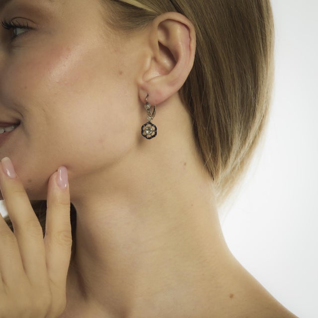 1910s Edwardian Diamond Sapphire Silver and 14k Rose Gold Flower Drop Earrings, A Pair For Sale - Image 4 of 5