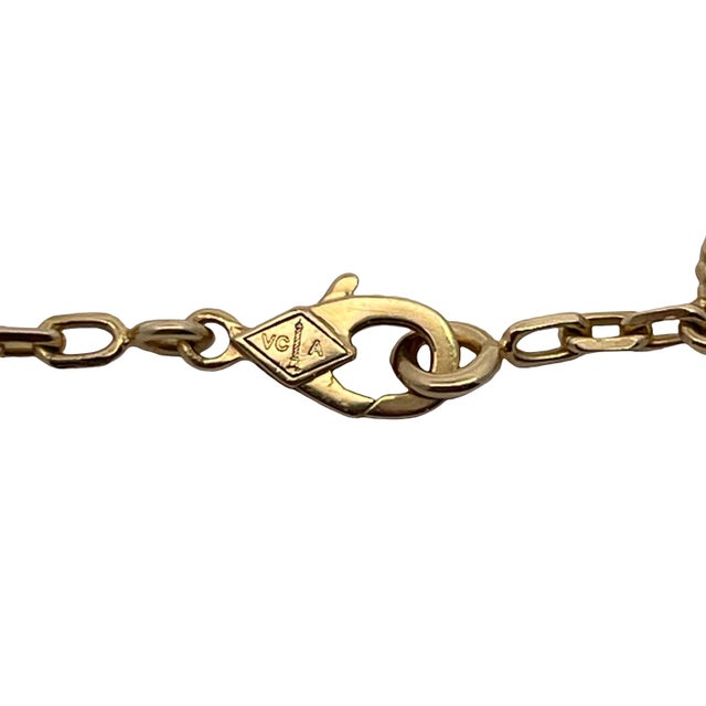 Metal Vca 18k Yellow Gold Malachite Alhambra Bracelet For Sale - Image 7 of 9
