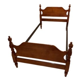 Vintage 1950’s Colonial or Early American Solid Maple Twin Bed With Turned Balusters For Sale