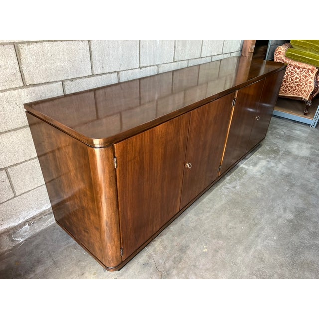 Monumental European Art Deco Walnut Credenza / Sideboard – Streamline Moderne Cabinet For Sale In Los Angeles - Image 6 of 17