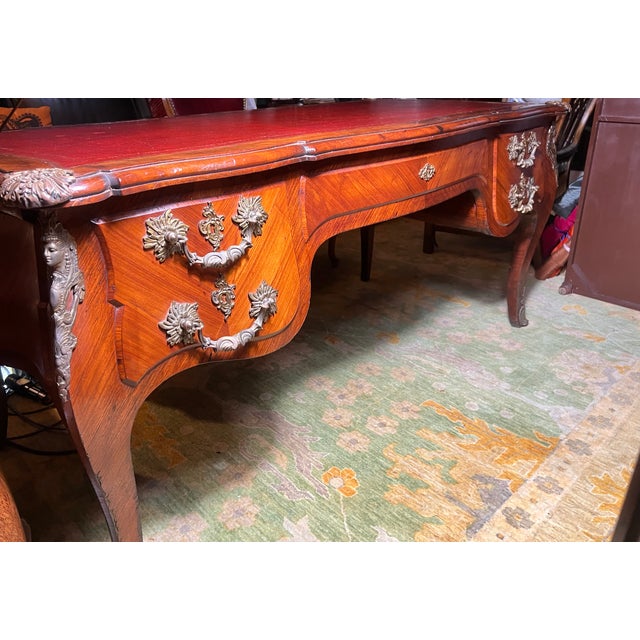 19th-Century French Louis XV Kingwood Bureau Plat With Leather Top and Bronze Mounts For Sale - Image 17 of 18