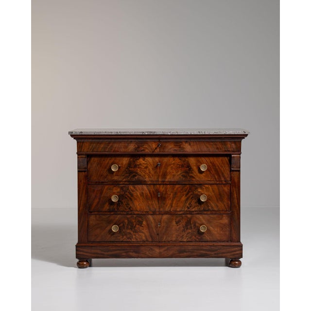Chestnut 19th Century France Rich Mahogany Flame Mahogany Chest Of Drawers For Sale - Image 8 of 10