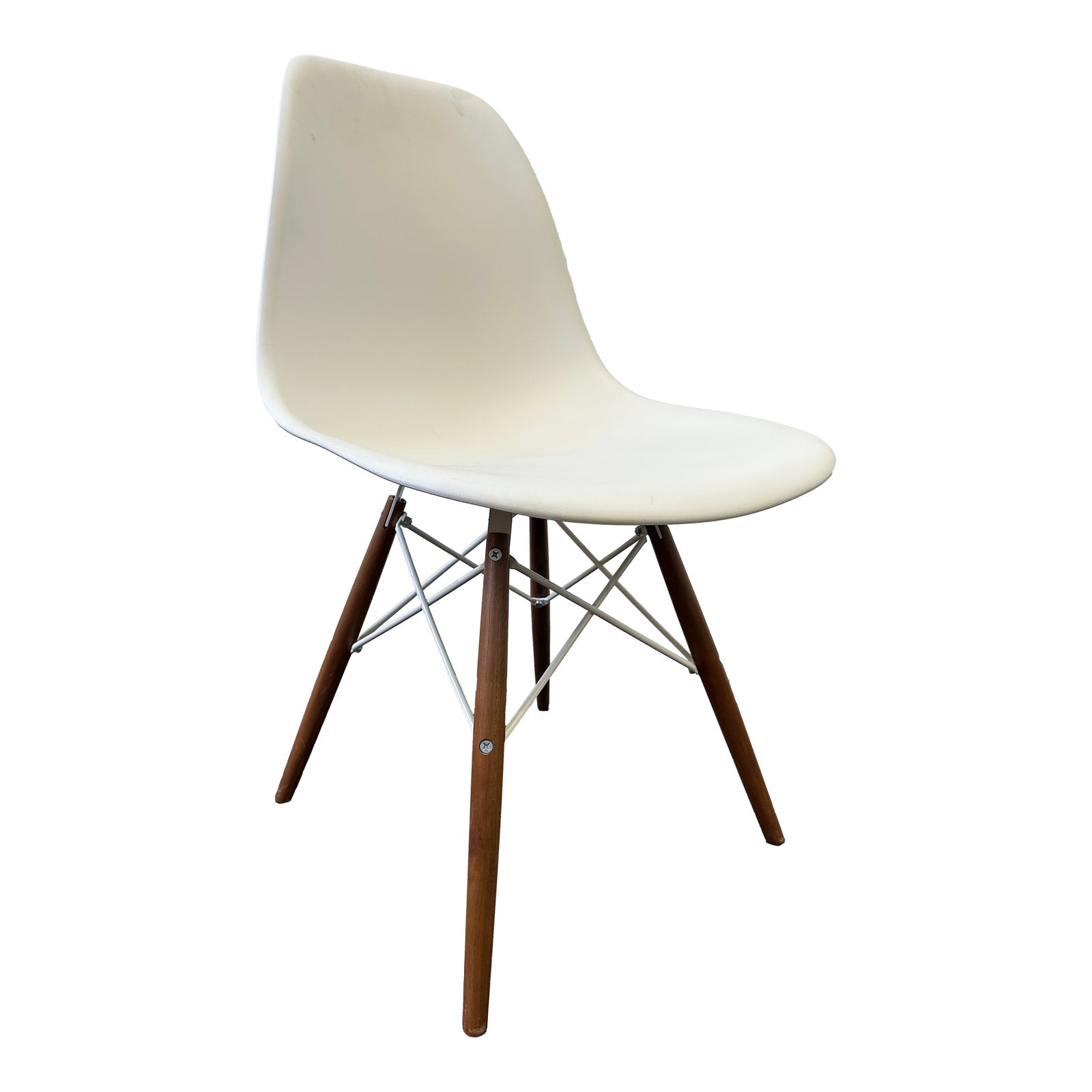 Herman Miller Eames Molded Plastic Side Chair With Dovel-Legs