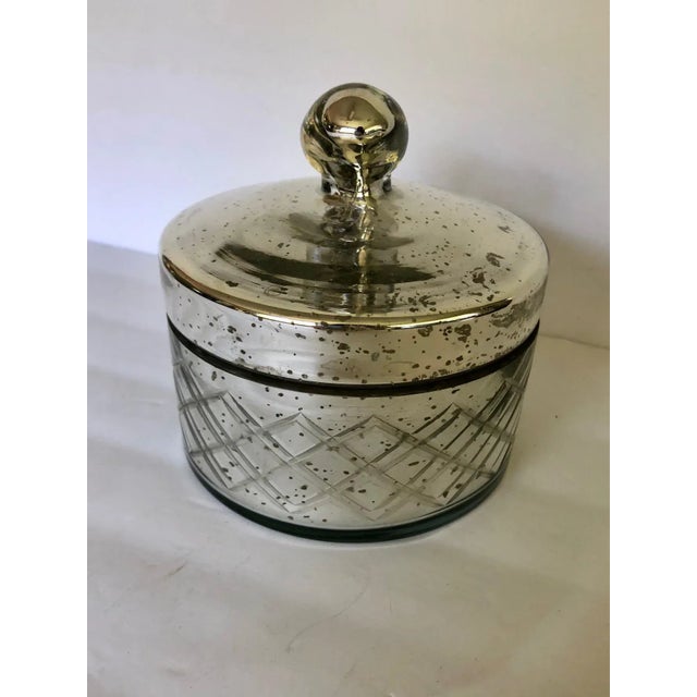 Mid-Century Modern Mid 20th Century Vintage Silver Mercury Mirrored Trinket Box With Lid For Sale - Image 3 of 6