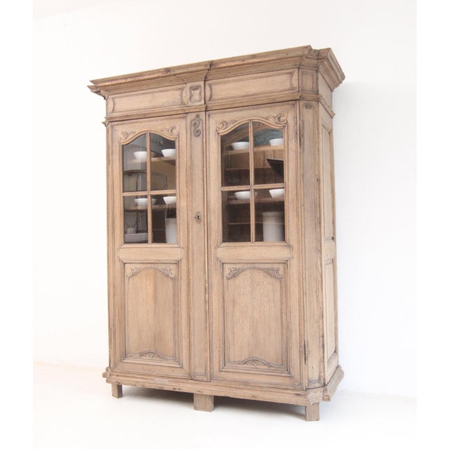 Late 18th Century Régence Oak Vitrine Cabinet For Sale - Image 17 of 18