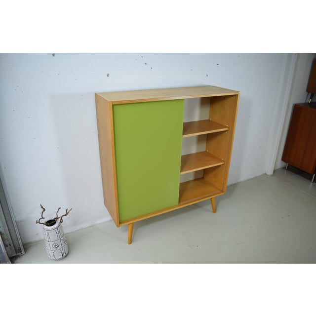 Ash Bookcase with Glass Sliding Door from VEB Deutsche Werkstätten Hellerau, 1970s For Sale - Image 4 of 7