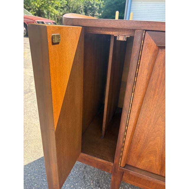 Wood 1960s American of Martinsville Mid Century Walnut Sideboard Buffet Credenza For Sale - Image 7 of 10