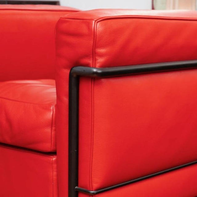 Vintage LC2 Chair in Red Leather by Le Corbusier and Pierre Jeanneret, 1928 For Sale - Image 15 of 16
