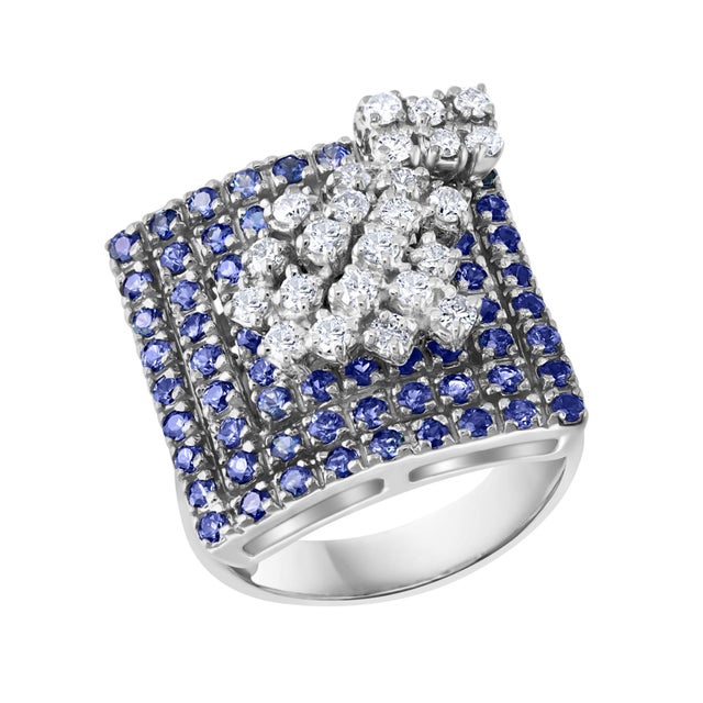 2.5 Carat Blue Sapphire and .65 Ct Diamond Cocktail Ring in 18 Karat Gold Estate For Sale In New York - Image 6 of 8