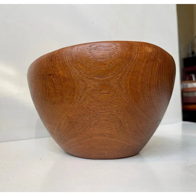 Wood Scandinavian Modern Hand-Turned Bowl in Teak from Esa, 1950s For Sale - Image 7 of 8