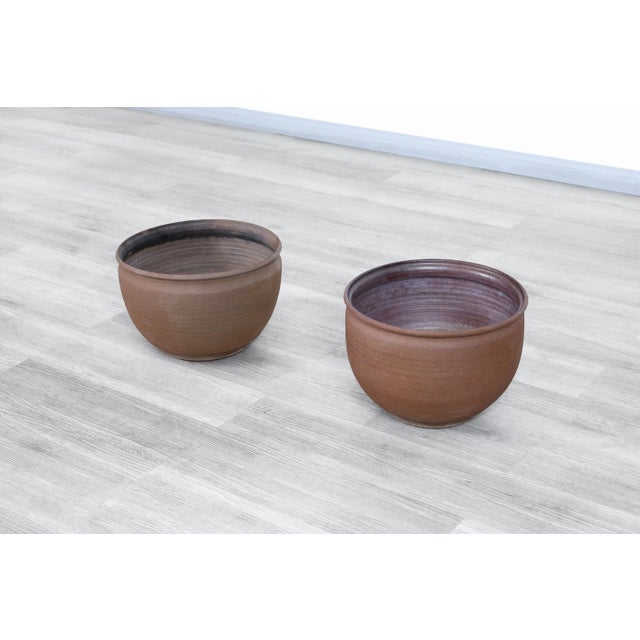 1970s Mid-Century Modern Earthgender Ceramic Planter by David Cressey & Robert Maxwell For Sale - Image 5 of 11