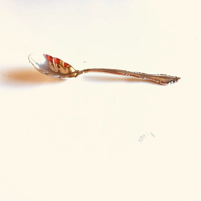 Vintage silver plated sugar spoon 6"L , Makers mark reads " international Deep Silver " Wakefield " Pattern in Excellent...