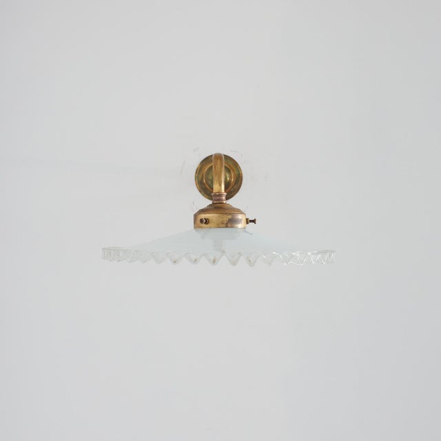 1920s Antique French Coolie Milk Glass Frilly Wall Light, 1920s For Sale - Image 5 of 7
