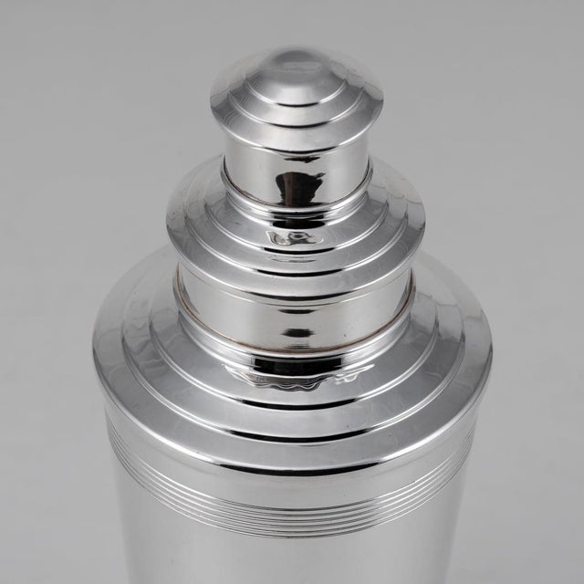 20th Century Art Deco English Silver Plated Cocktail Shaker, 1965 For Sale - Image 3 of 9