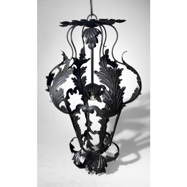 Early 20th Century Italian Florentine Renaissance Revival Style Pair Italian Wrought Iron Lanterns For Sale - Image 9 of 18