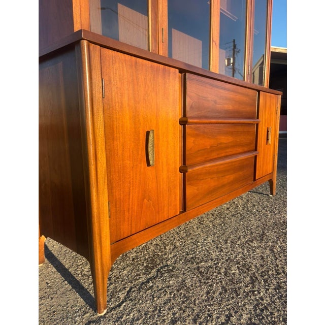 Mid Century Blowing Rock Hutch For Sale In Tampa - Image 6 of 12
